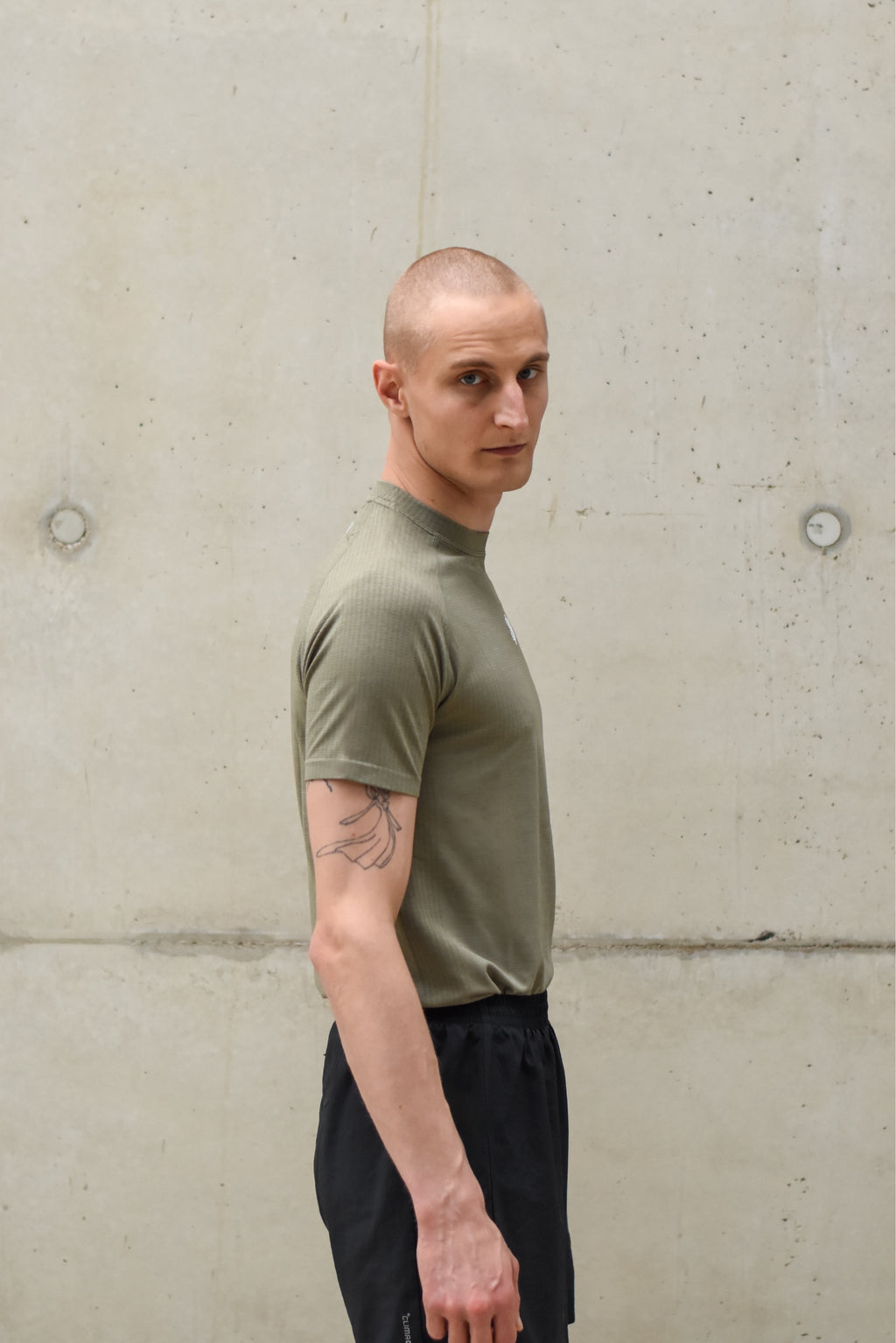 Men's Performance Shirt Savanna Olive - Seitenansicht