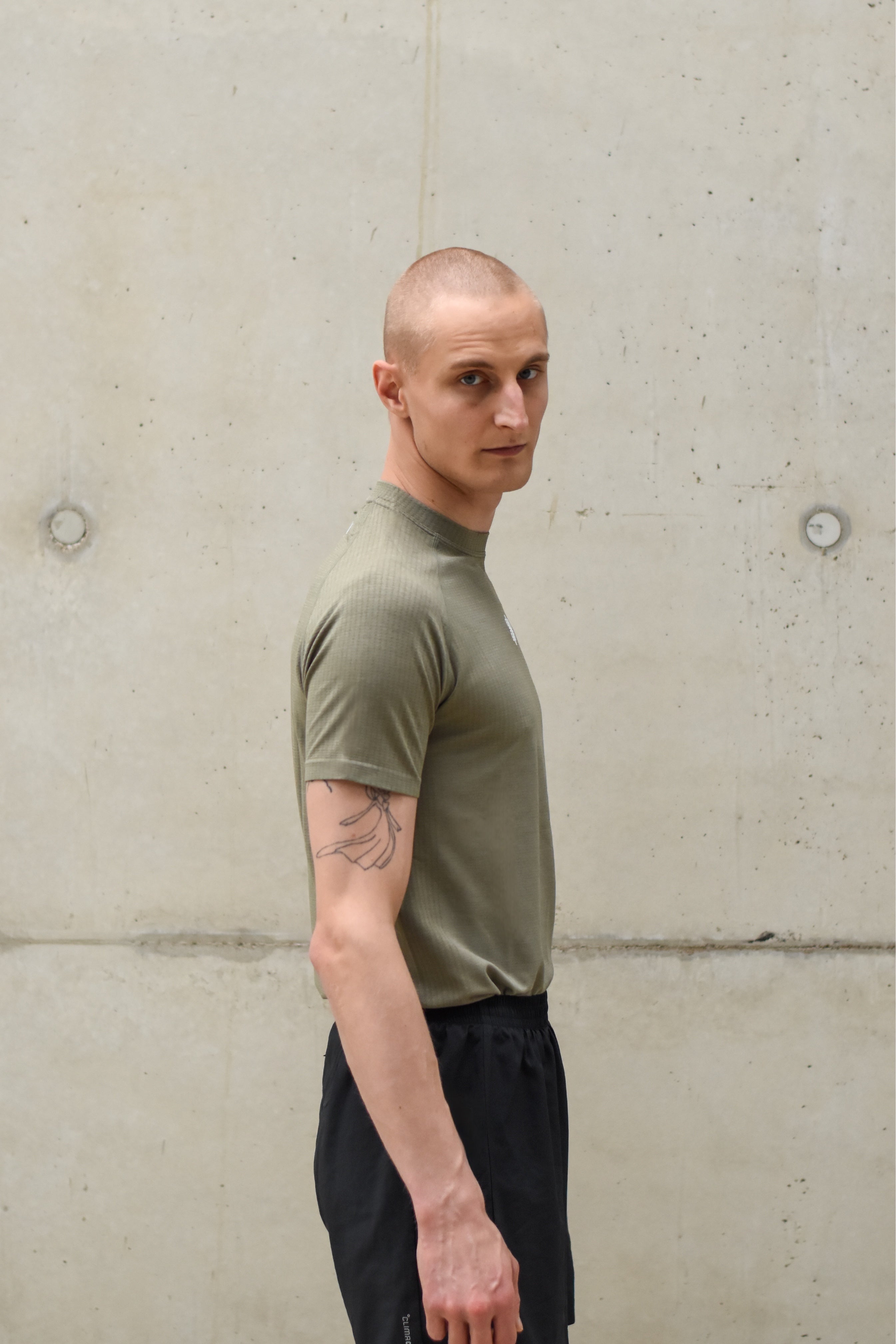 Men's Performance Shirt Savanna Olive - Seitenansicht